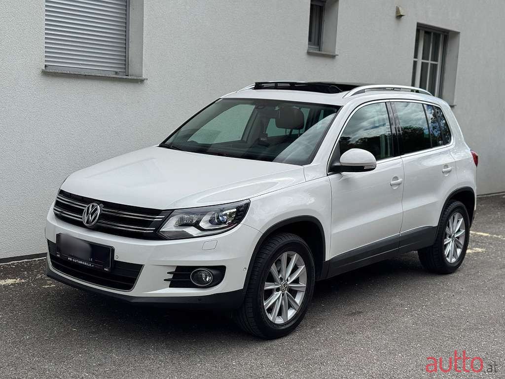 2011' Volkswagen Tiguan photo #2