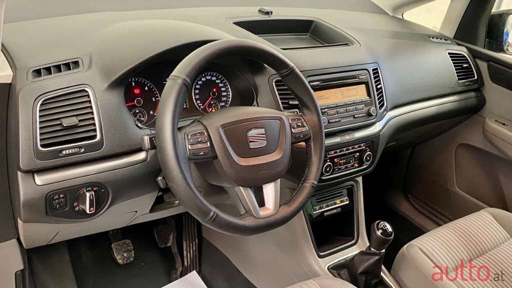 2011' SEAT Alhambra photo #6