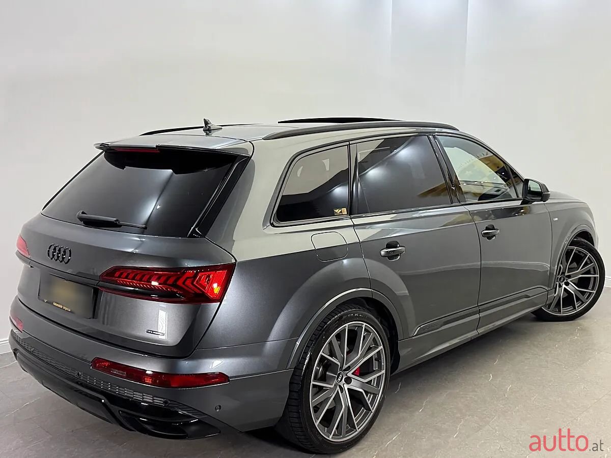 2021' Audi Q7 photo #4