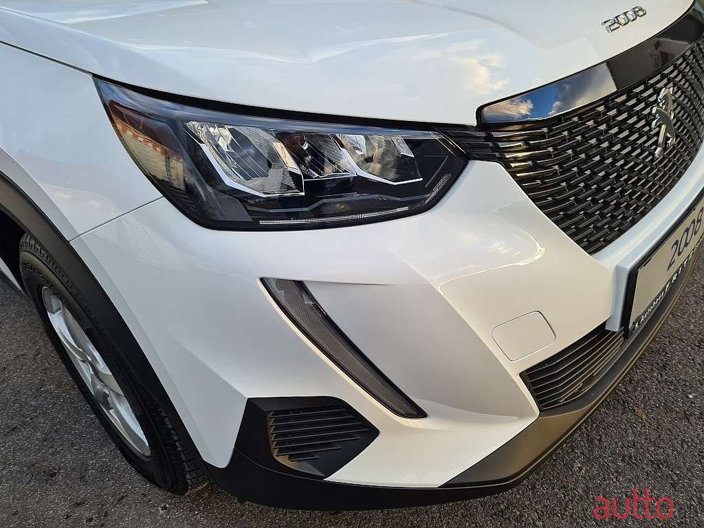 2022' Peugeot 2008 photo #2