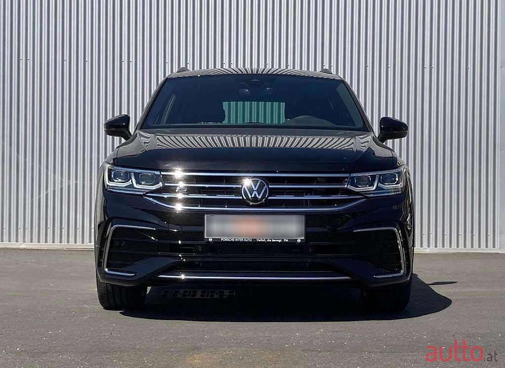 2023' Volkswagen Tiguan photo #3