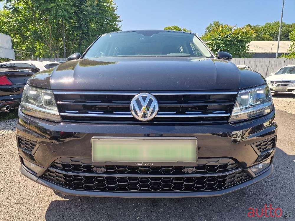 2017' Volkswagen Tiguan photo #3