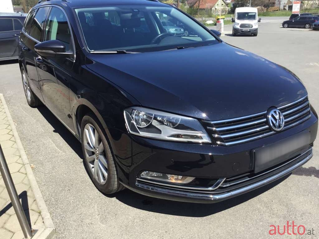 2011' Volkswagen Passat photo #3