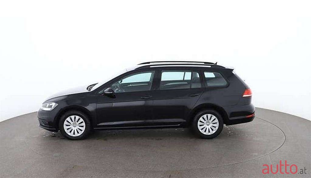 2019' Volkswagen Golf photo #5