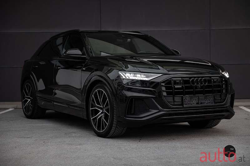 2019' Audi Q8 photo #5