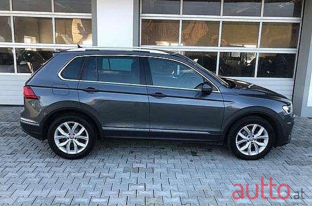 2017' Volkswagen Tiguan photo #1