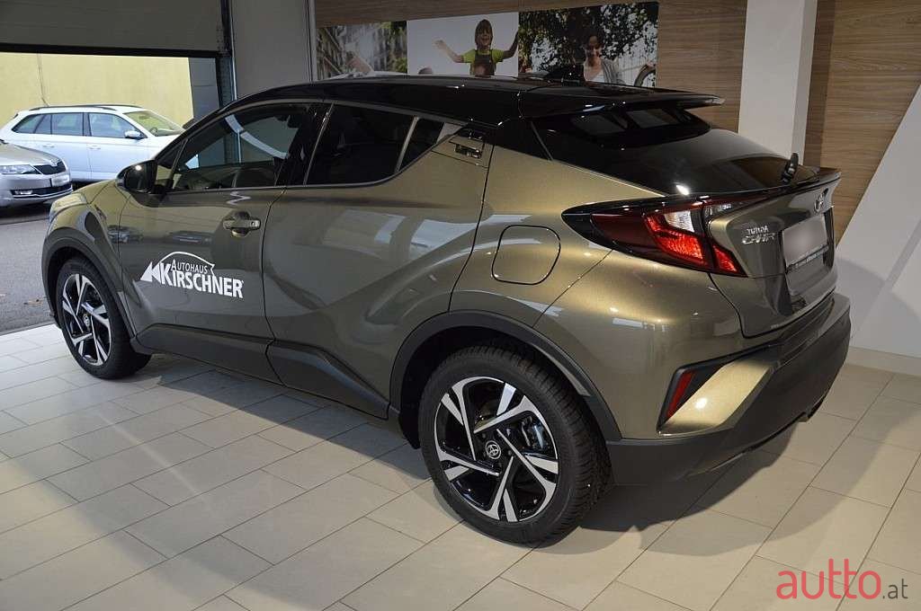 2022' Toyota C-HR photo #3