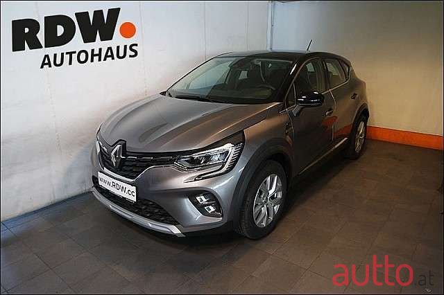 2022' Renault Captur photo #1