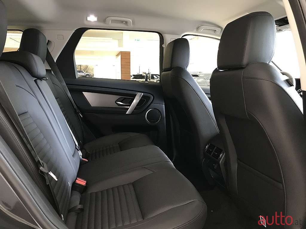 2023' Land Rover Discovery Sport photo #5