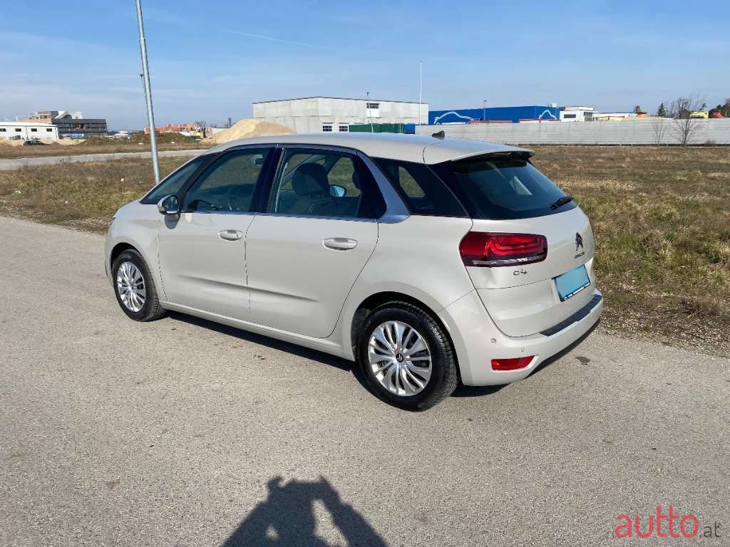 2017' Citroen C4 Picasso photo #5