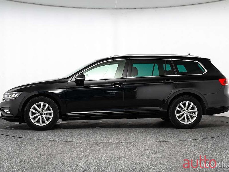 2023' Volkswagen Passat photo #3