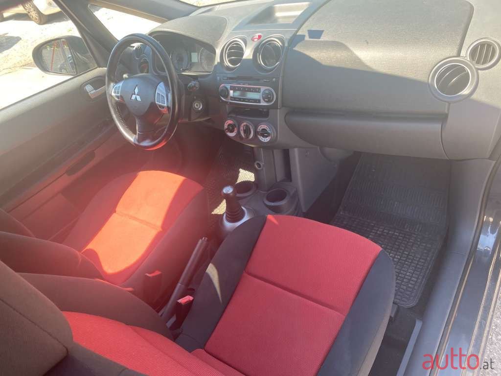 2009' Mitsubishi Colt photo #3