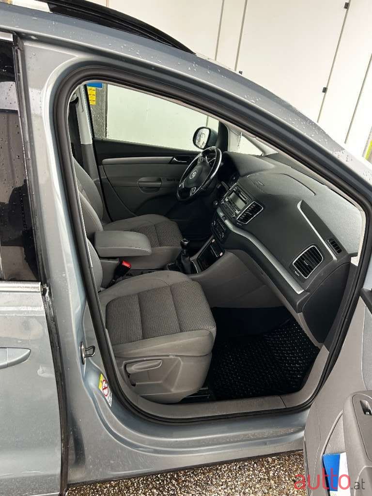 2010' Volkswagen Sharan photo #6