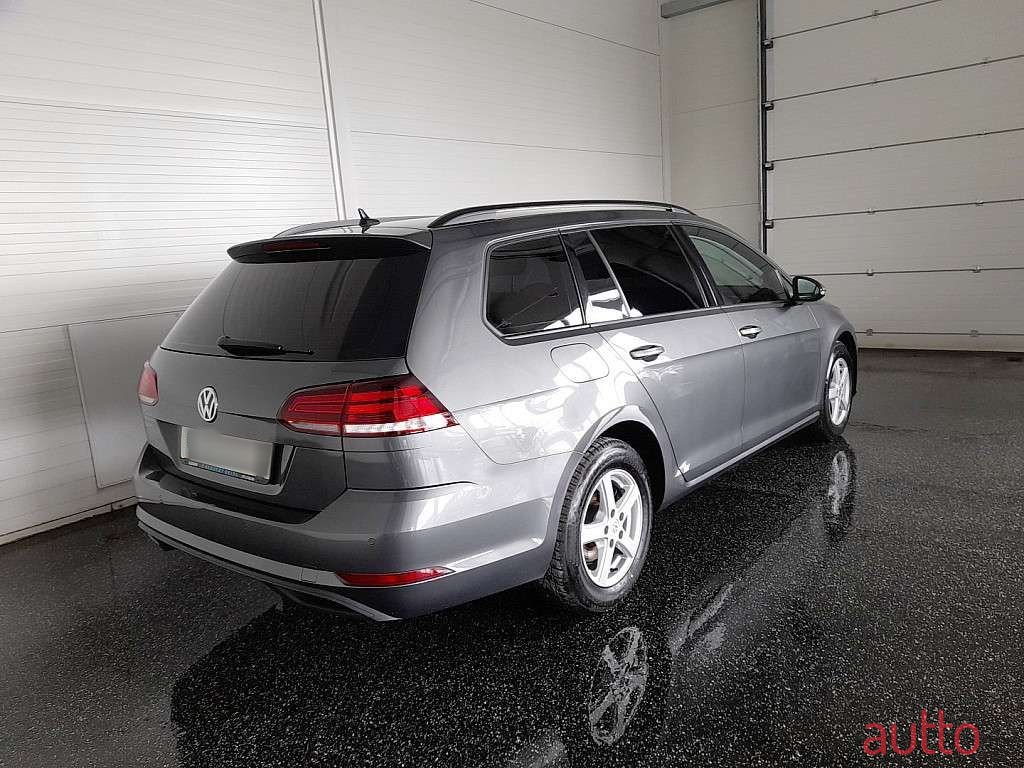 2019' Volkswagen Golf photo #1