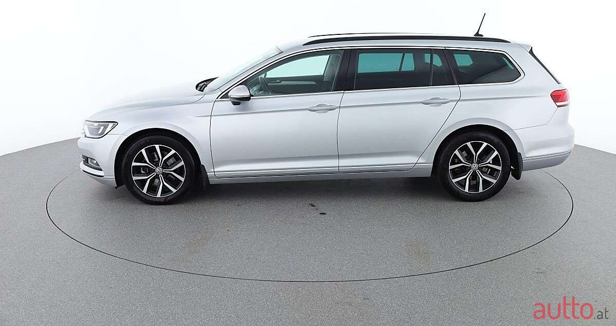 2017' Volkswagen Passat photo #2