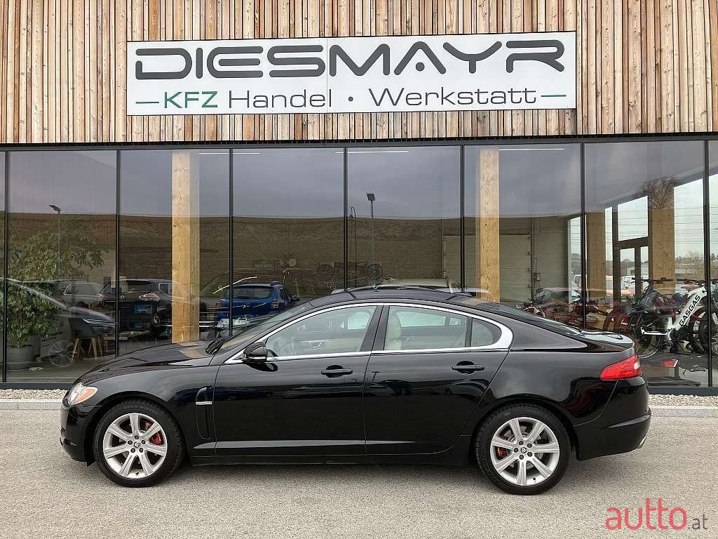 2011' Jaguar XF photo #2