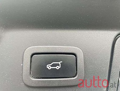 2021' Land Rover Range Rover Velar photo #5