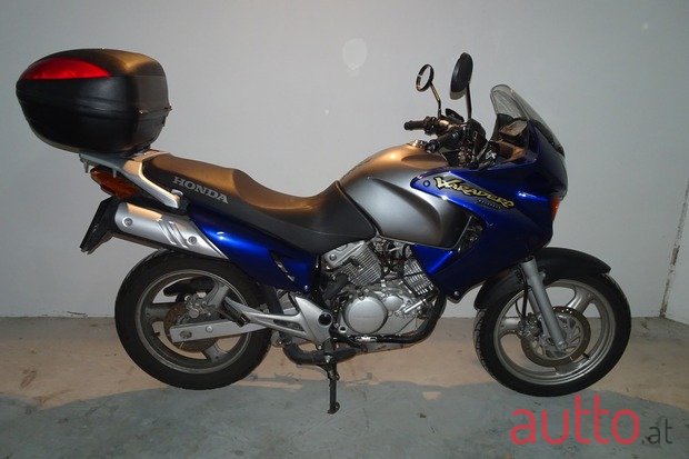 2004' Honda photo #1
