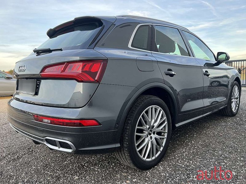 2019' Audi Q5 photo #5