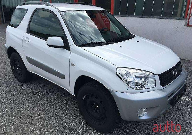 2004' Toyota RAV4 photo #1