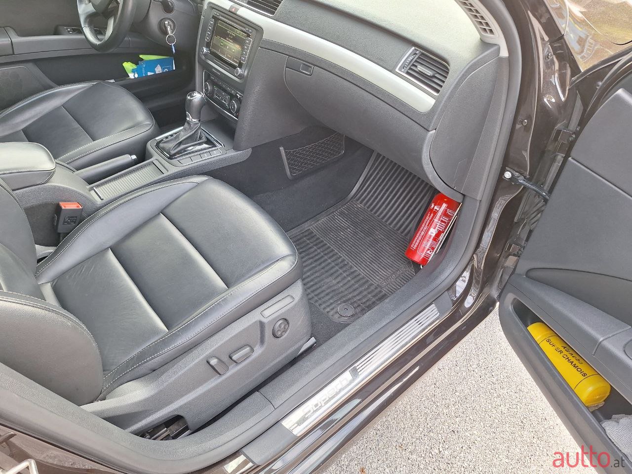 2015' Skoda Superb 2,0 TDI DSG Business Pano photo #3