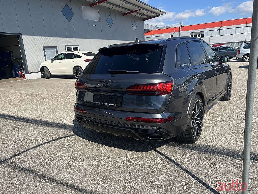 2020' Audi Q7 photo #5