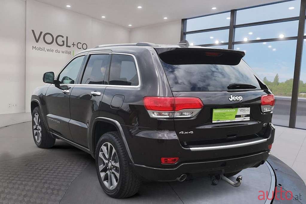 2017' Jeep Grand Cherokee photo #3