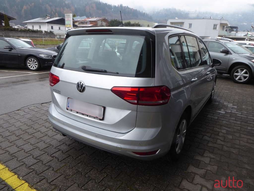 2021' Volkswagen Touran photo #6