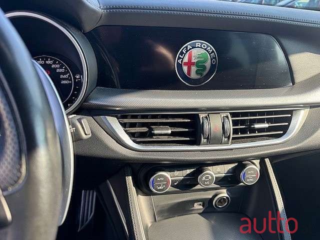 2020' Alfa Romeo Stelvio photo #6