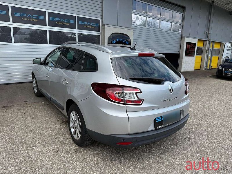 2011' Renault Megane photo #6