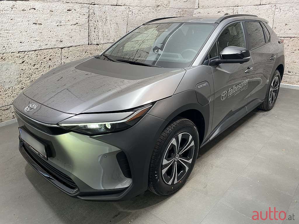 2023' Toyota bZ4X photo #1