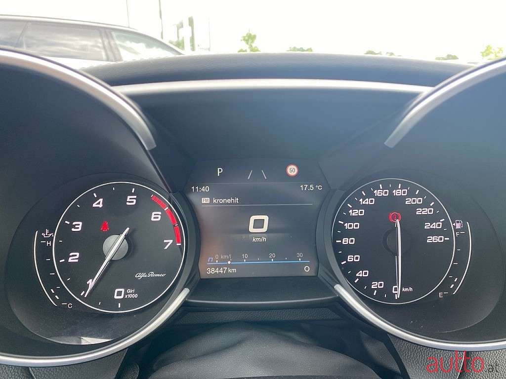 2020' Alfa Romeo Giulia photo #6