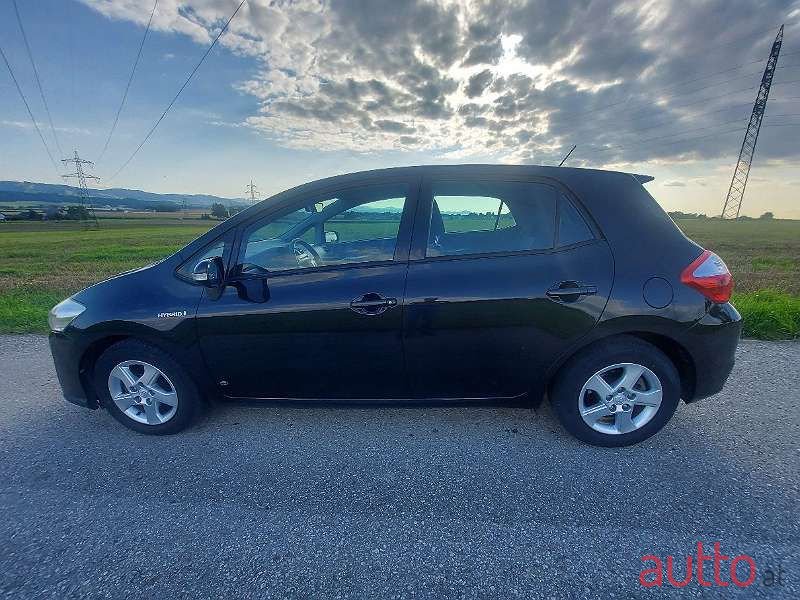 2010' Toyota Auris photo #3