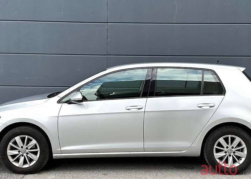 2019' Volkswagen Golf photo #5