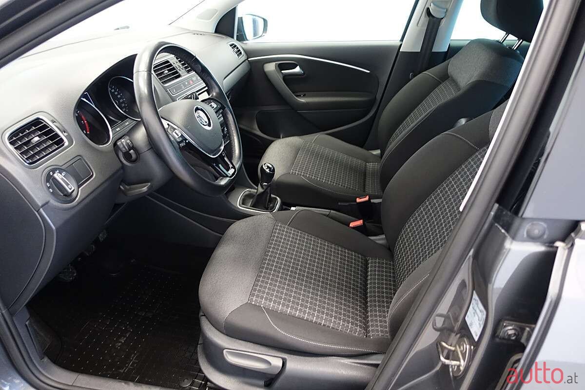 2015' Volkswagen Polo photo #6