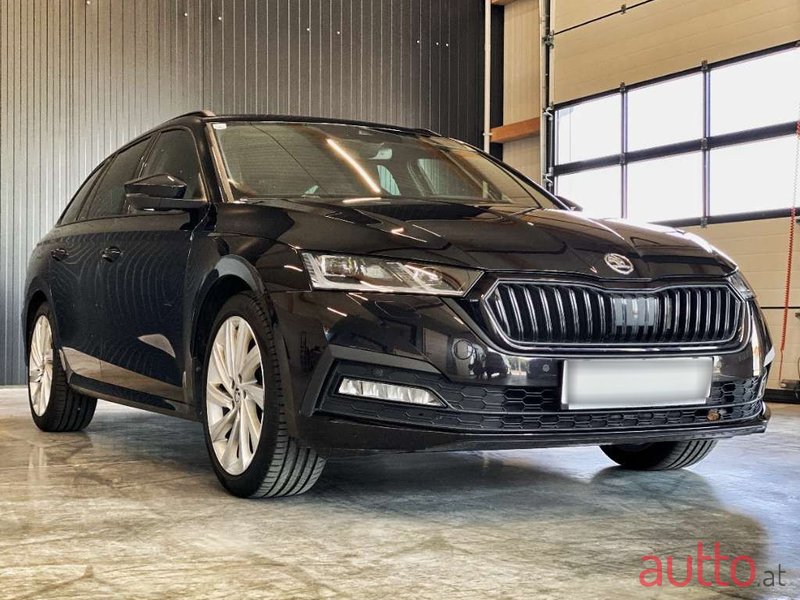 2021' Skoda Octavia photo #2