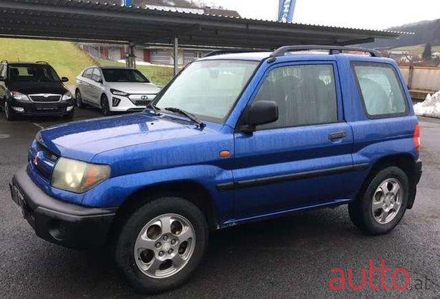 2000' Mitsubishi Pajero photo #1