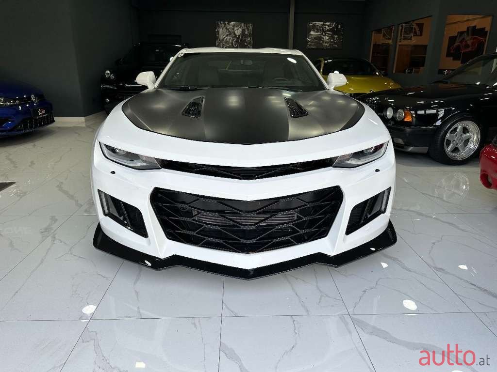 2017' Chevrolet Camaro photo #2