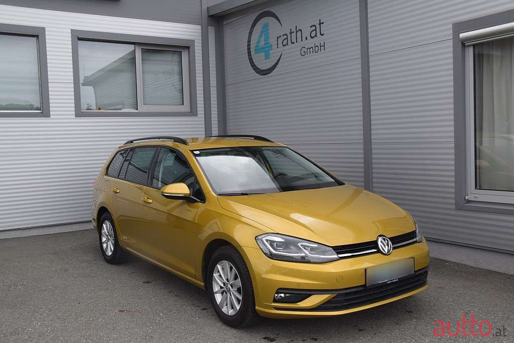 2018' Volkswagen Golf photo #1