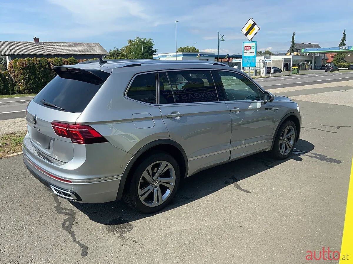 2022' Volkswagen Tiguan photo #4