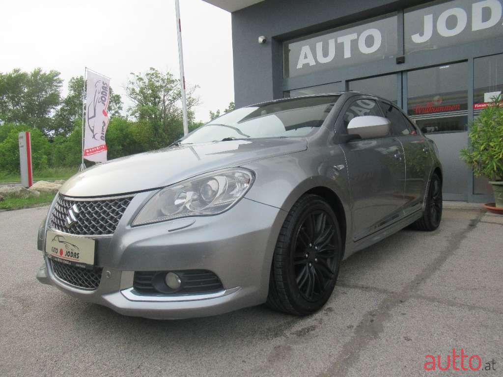 2011' Suzuki Kizashi photo #3