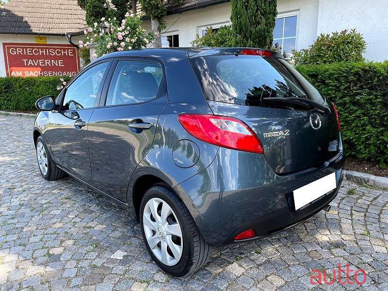 2011' Mazda Mazda2 photo #3