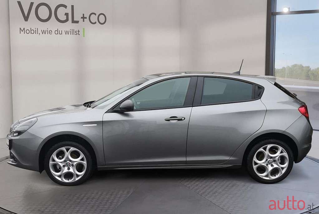 2019' Alfa Romeo Giulietta photo #2