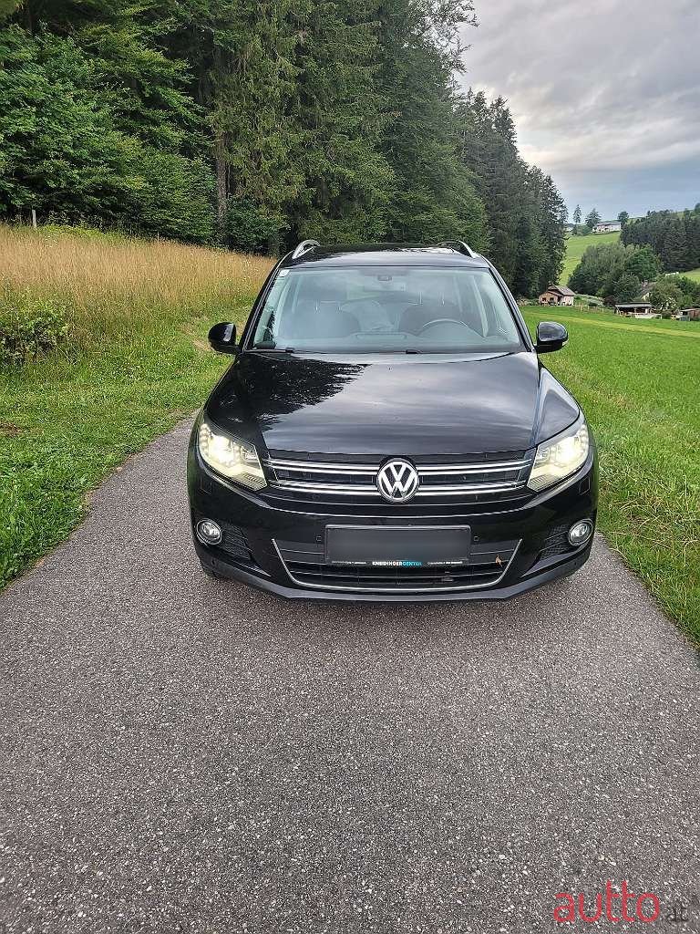 2012' Volkswagen Tiguan photo #2
