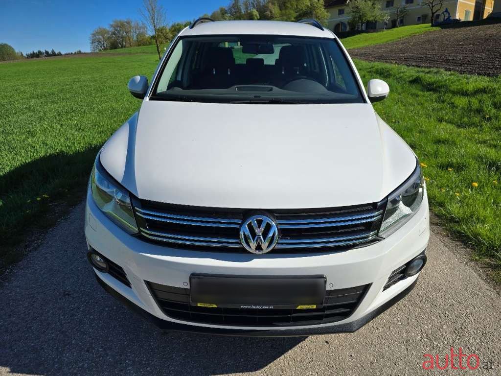 2012' Volkswagen Tiguan photo #2