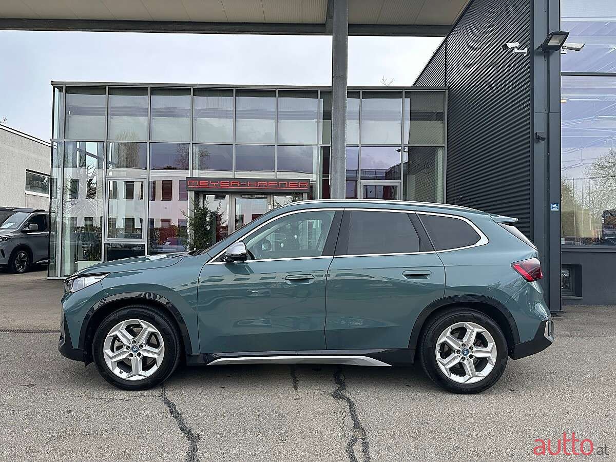 2023' BMW iX1 photo #5