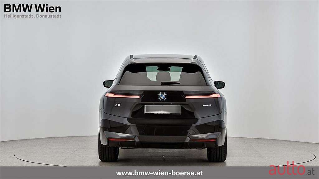 2023' BMW iX photo #2