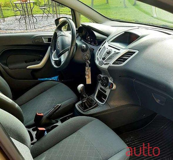 2012' Ford Fiesta photo #4