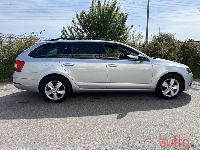 2019' Skoda Octavia photo #2