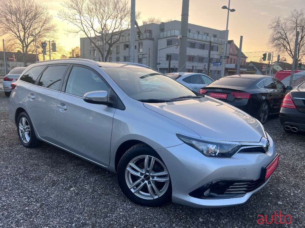 2015' Toyota Auris photo #6